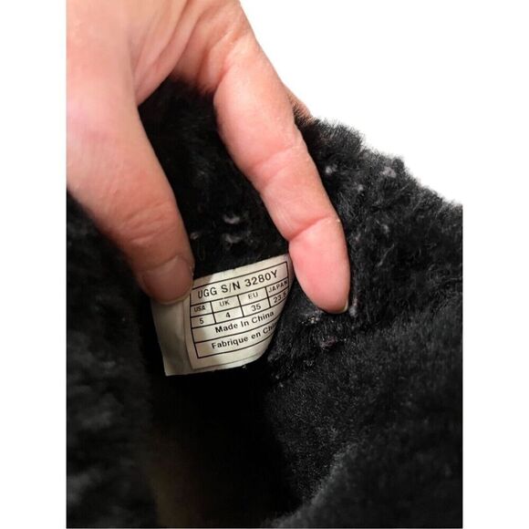 UGG Bailey Bow II Sheepskin Black Suede Winter Boots Women’s Size 6 Girls 5 - Picture 9 of 11